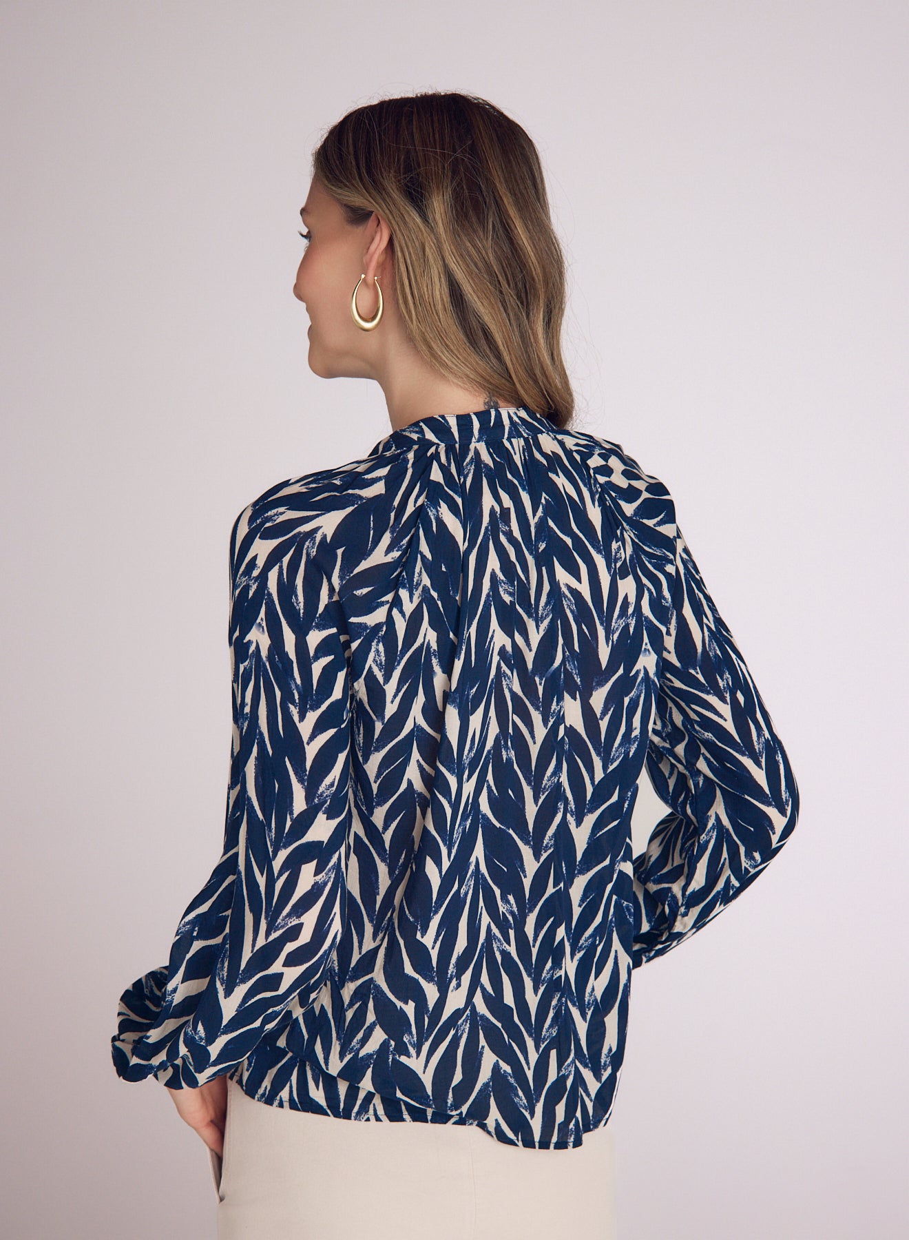 B4988-J34-304 - LONG SLEEVE SHIRRED RAGLAN SHIRT