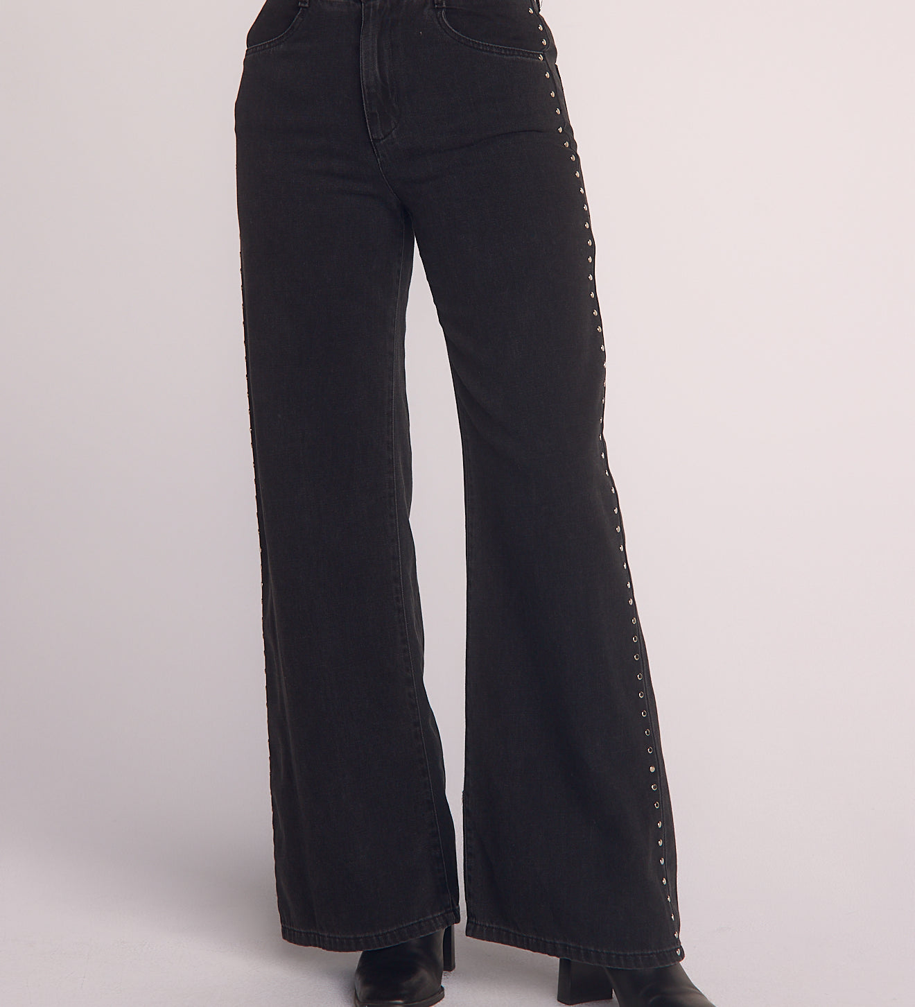 B3183-559-639. - ANYA - STUDDED VINTAGE JEAN