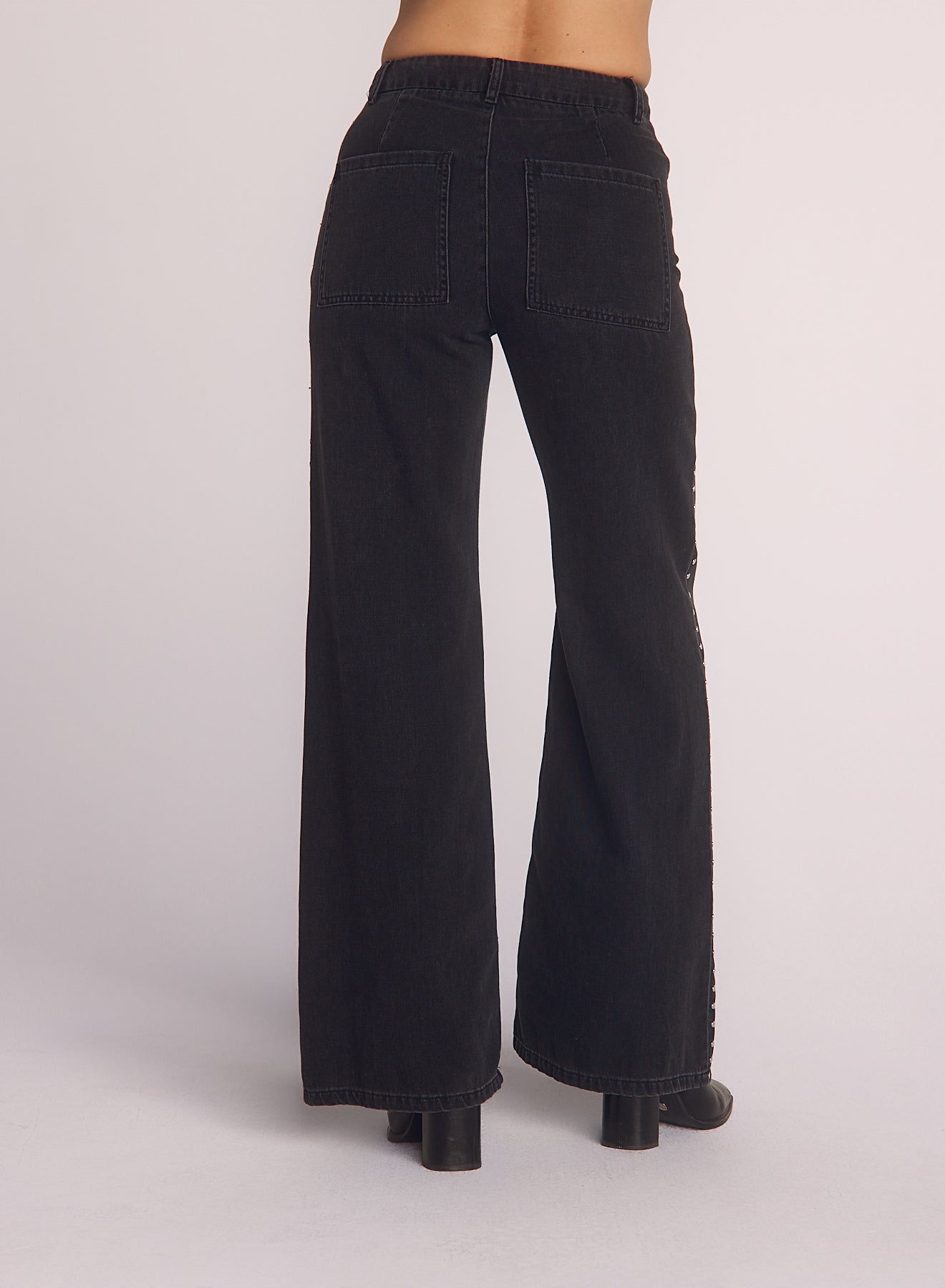 B3183-559-639. - ANYA - STUDDED VINTAGE JEAN