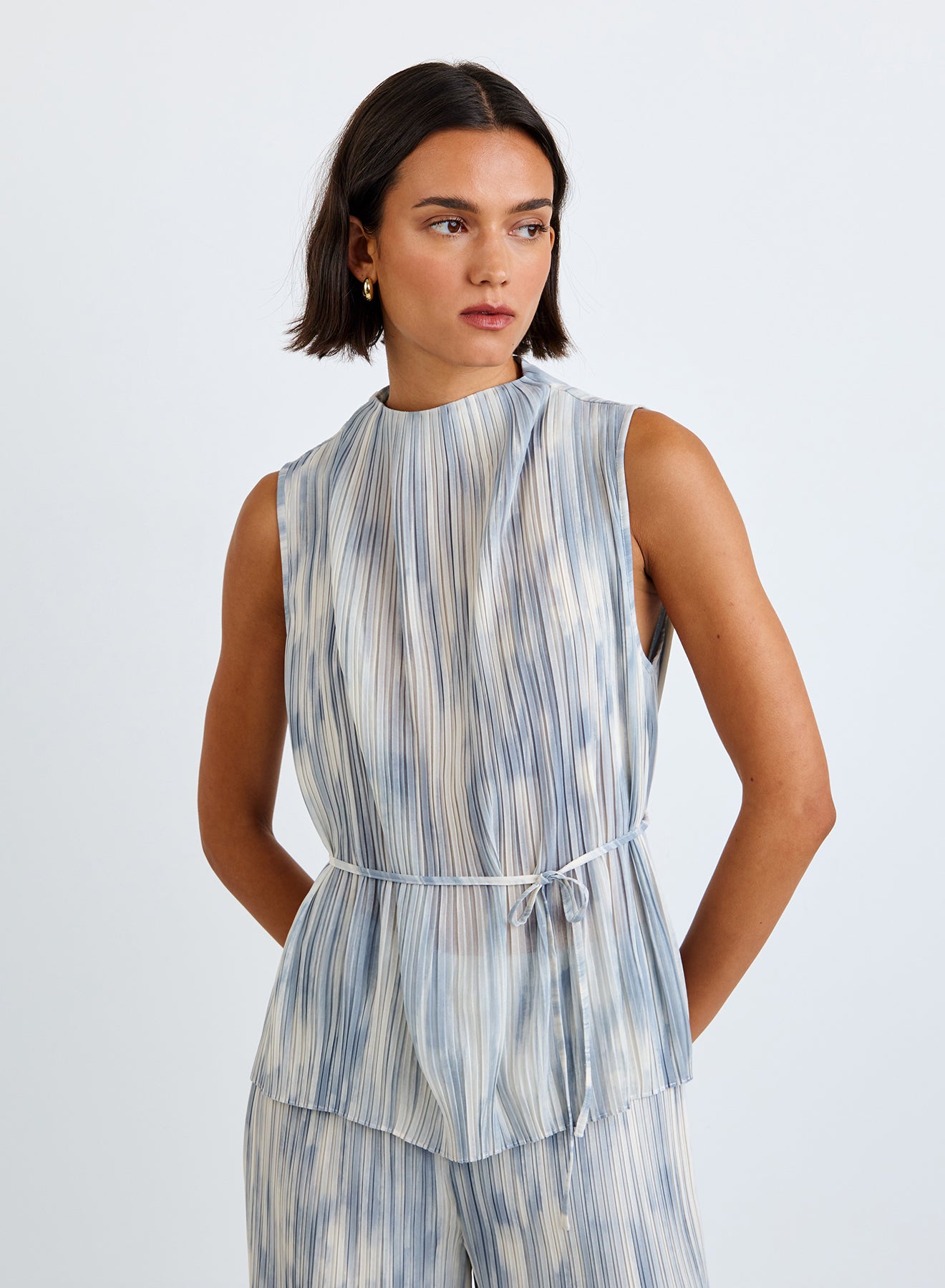 B2610-J95-304 - MOCK NECK TOP W/ TIE BELT