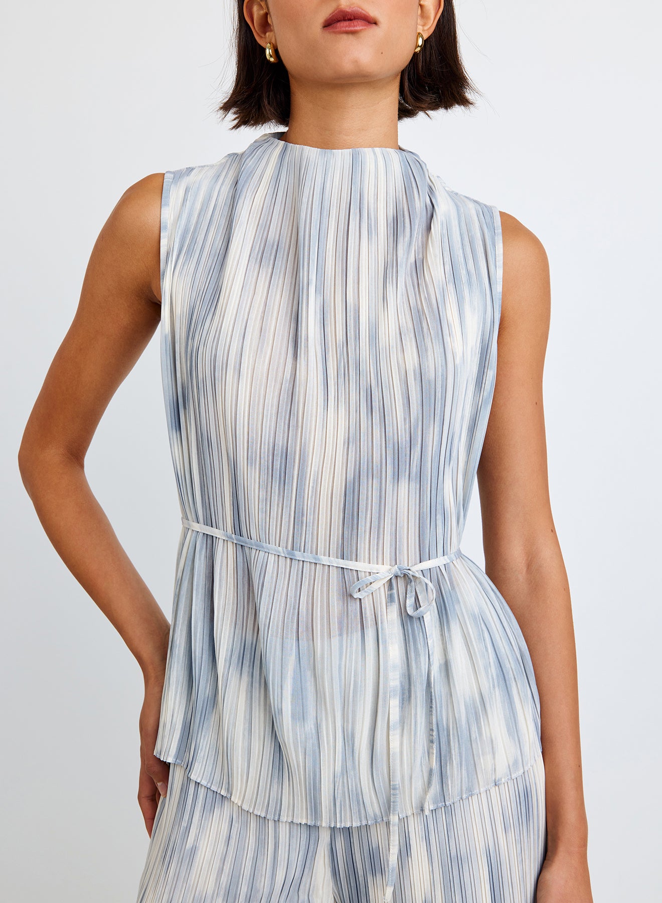 B2610-J95-304 - MOCK NECK TOP W/ TIE BELT