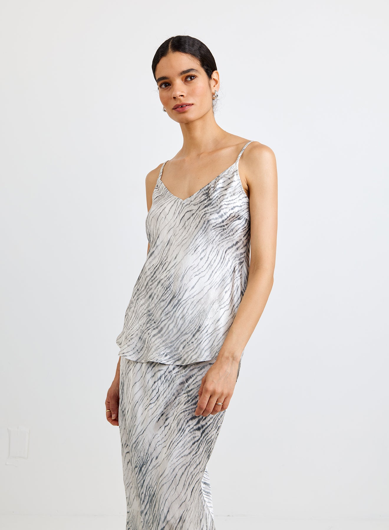 B4140-J80-304 - V-NECK CAMISOLE