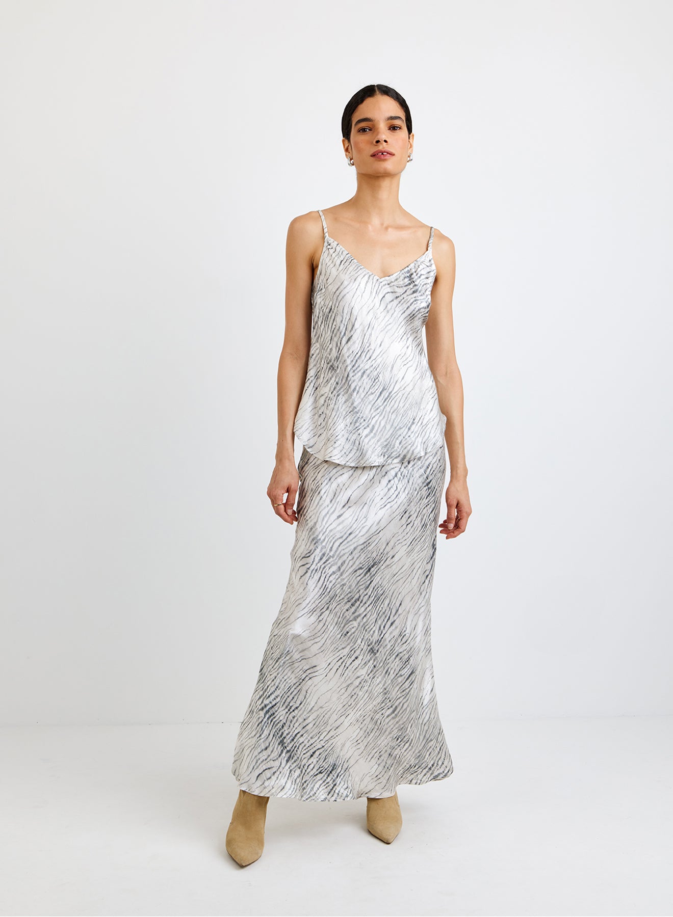 B4140-J80-304 - V-NECK CAMISOLE