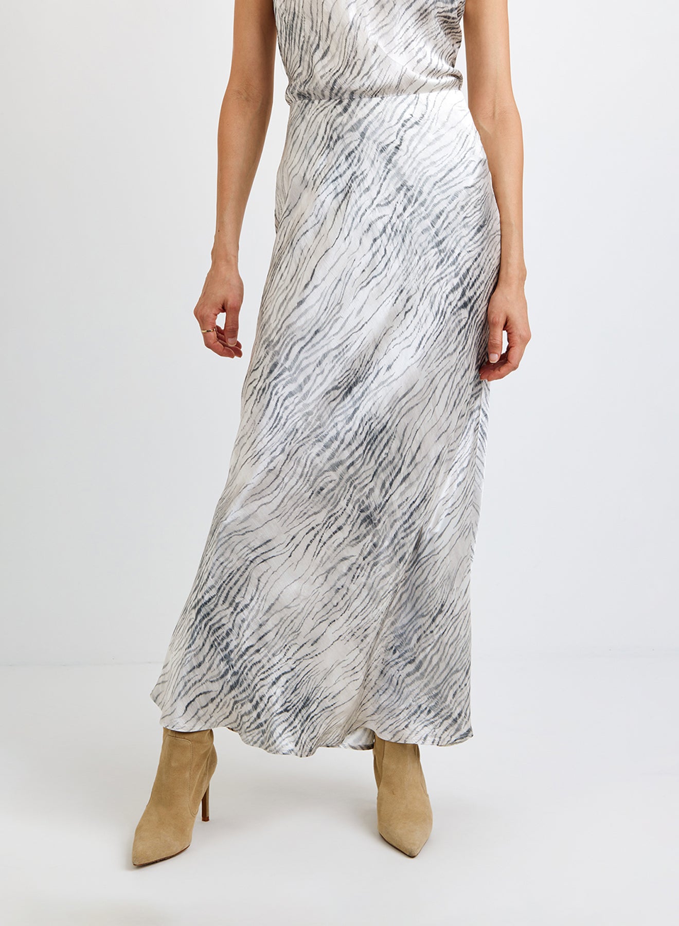 B3205-J80-304 - SLEEK BIAS MAXI SKIRT