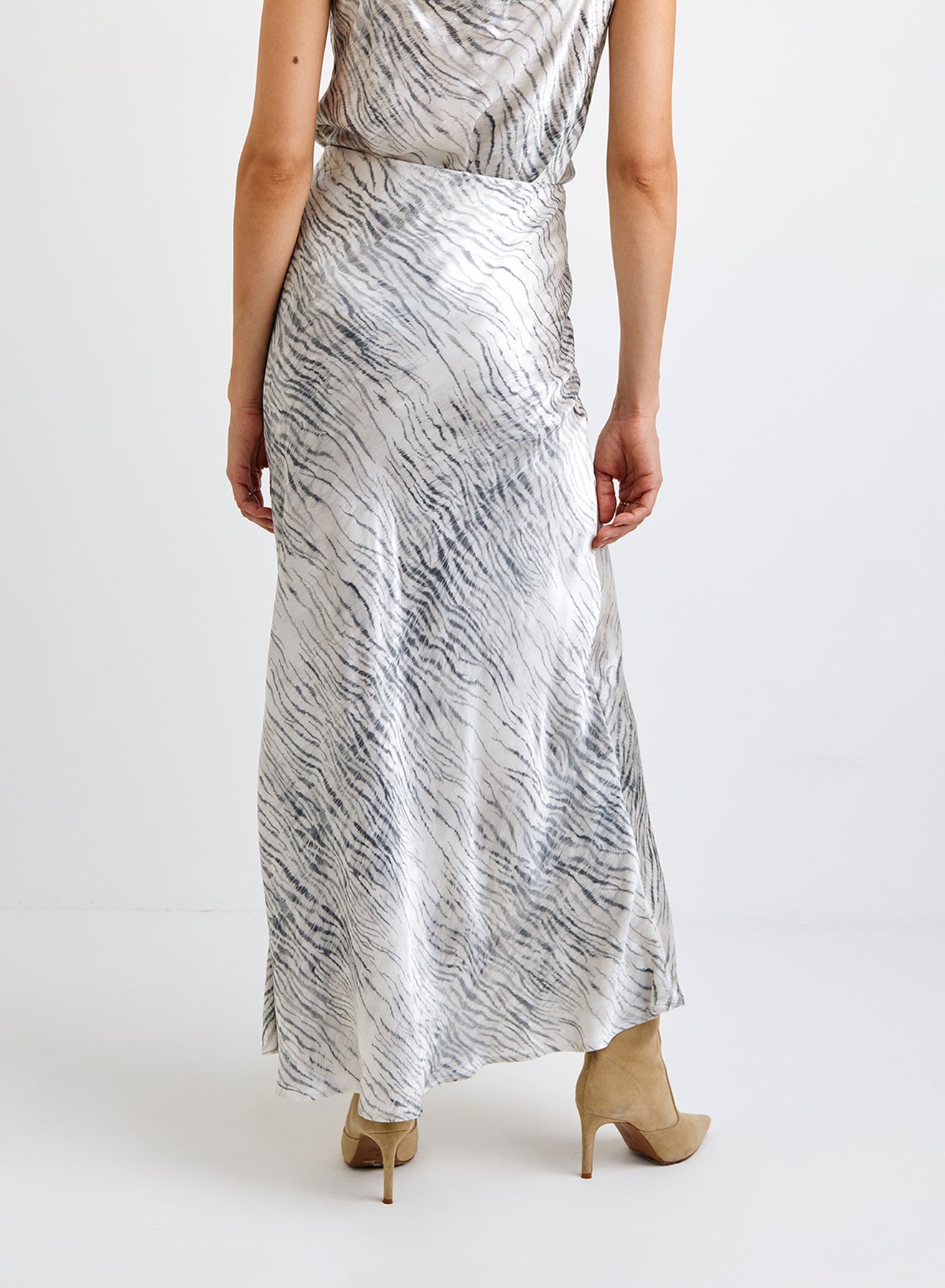 B3205-J80-304 - SLEEK BIAS MAXI SKIRT