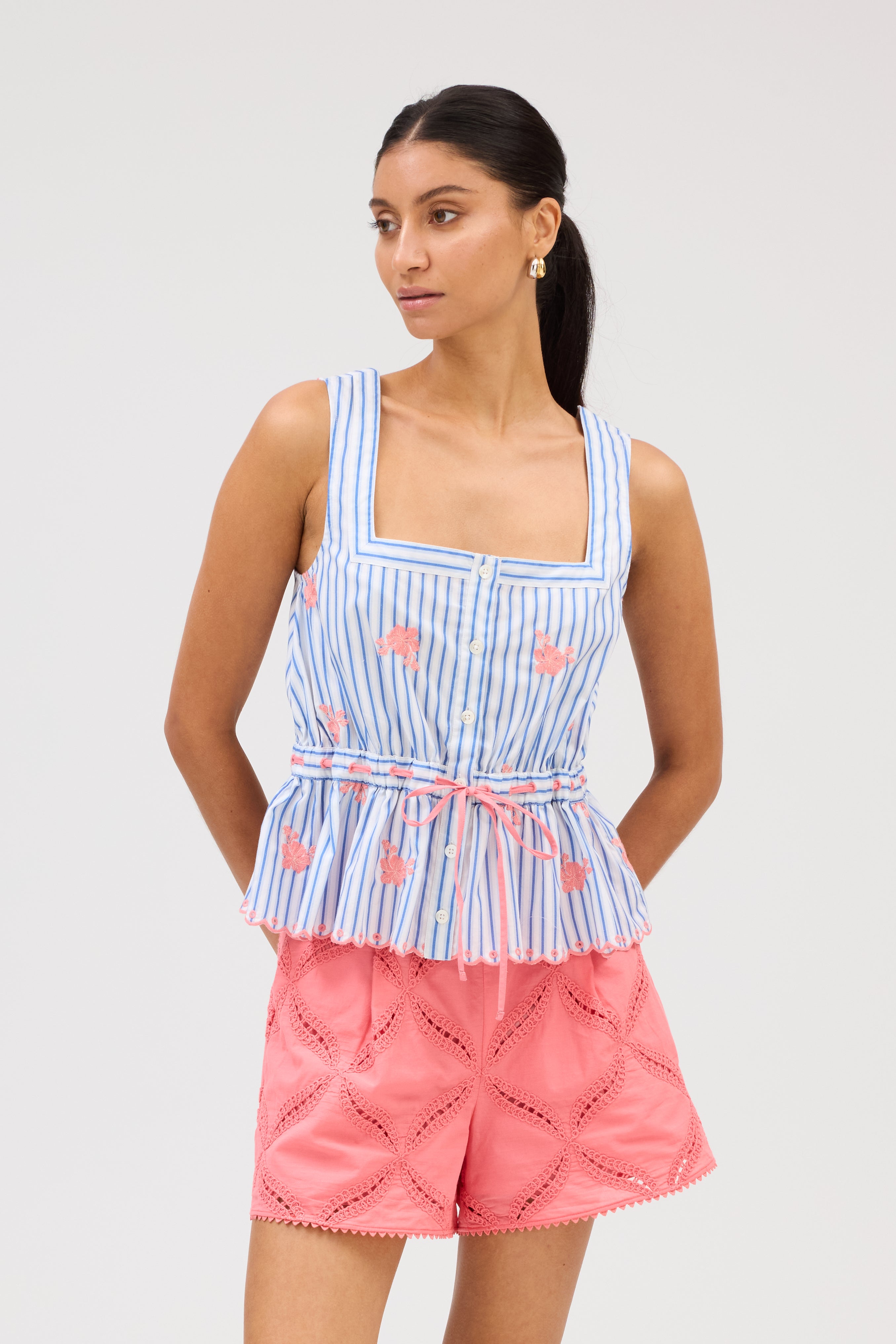 EYELET TRACY SHORTS