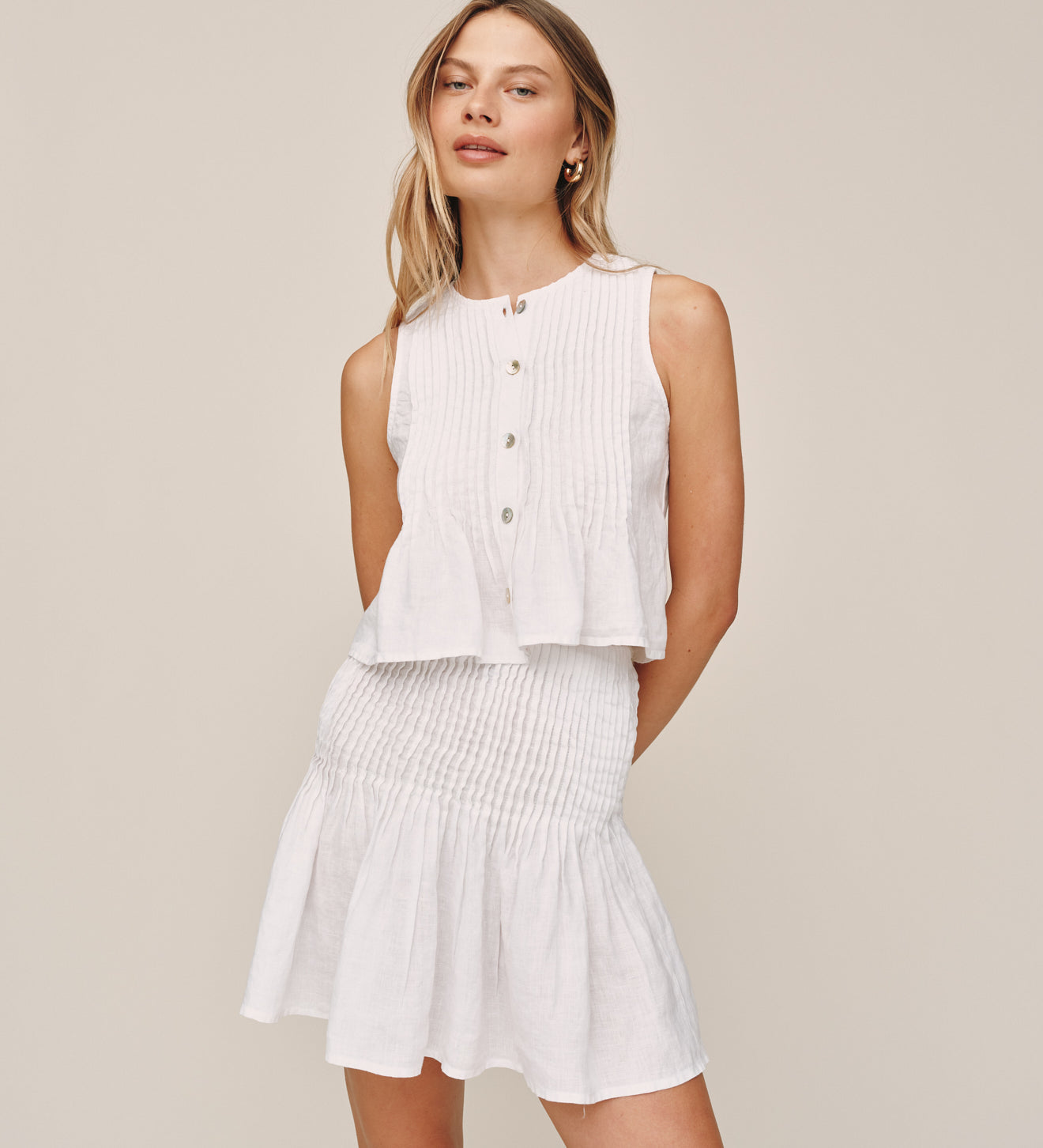 B20001-331-302 - SLEEVELESS PINTUCK TOP