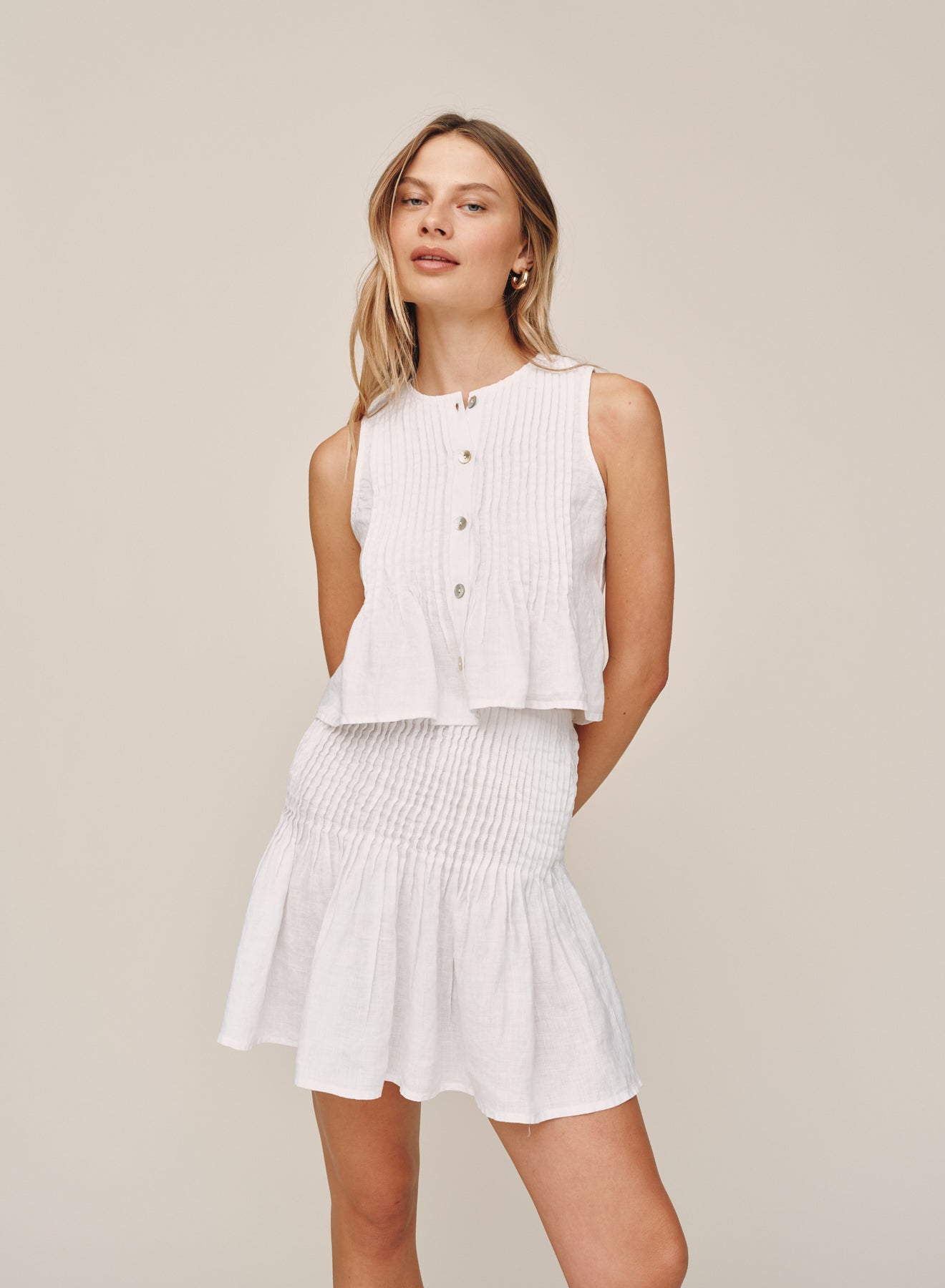 B20001-331-302 - SLEEVELESS PINTUCK TOP