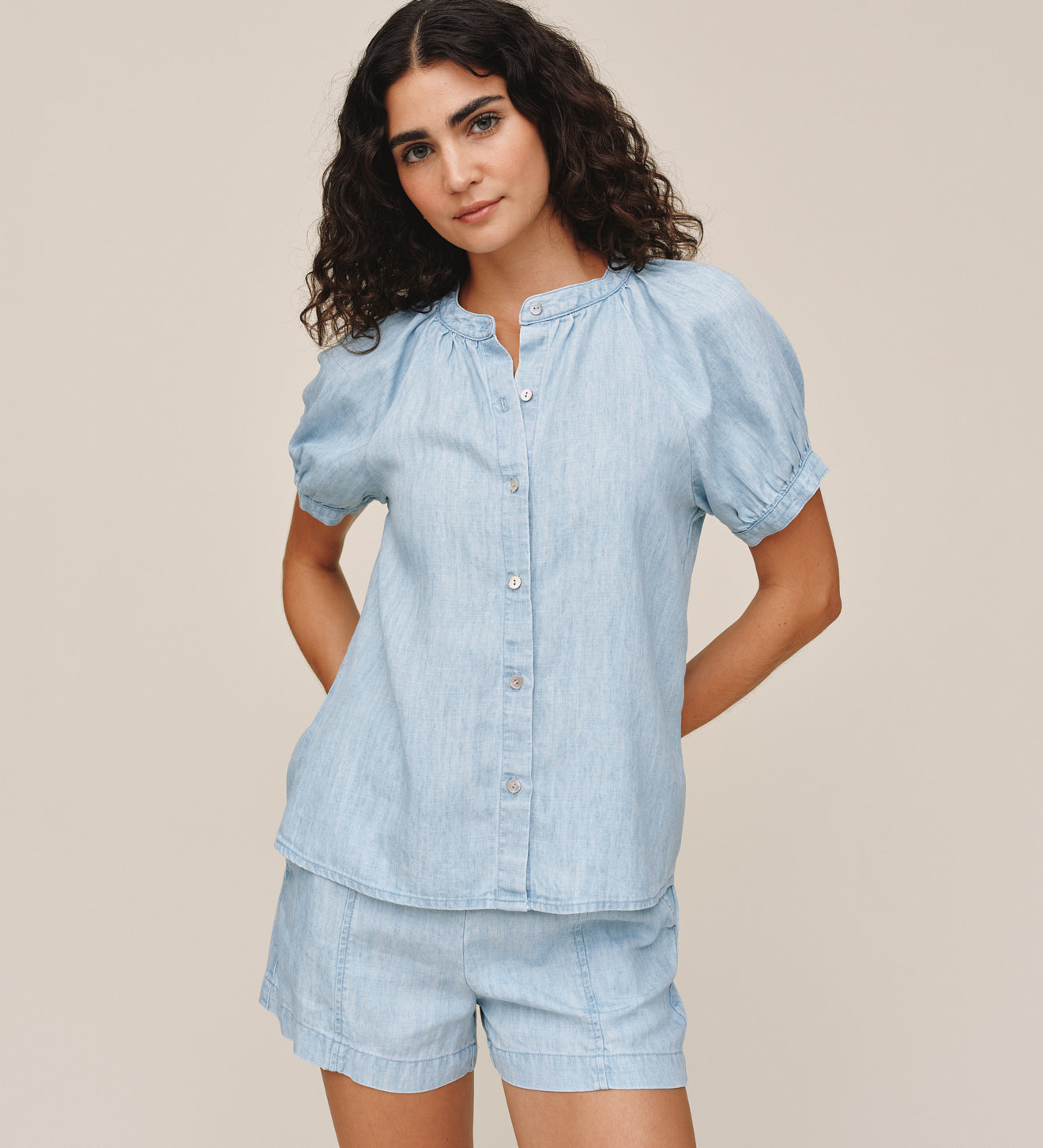 B3669-K75-605 - SMOCKED BACK SEAM SHORT