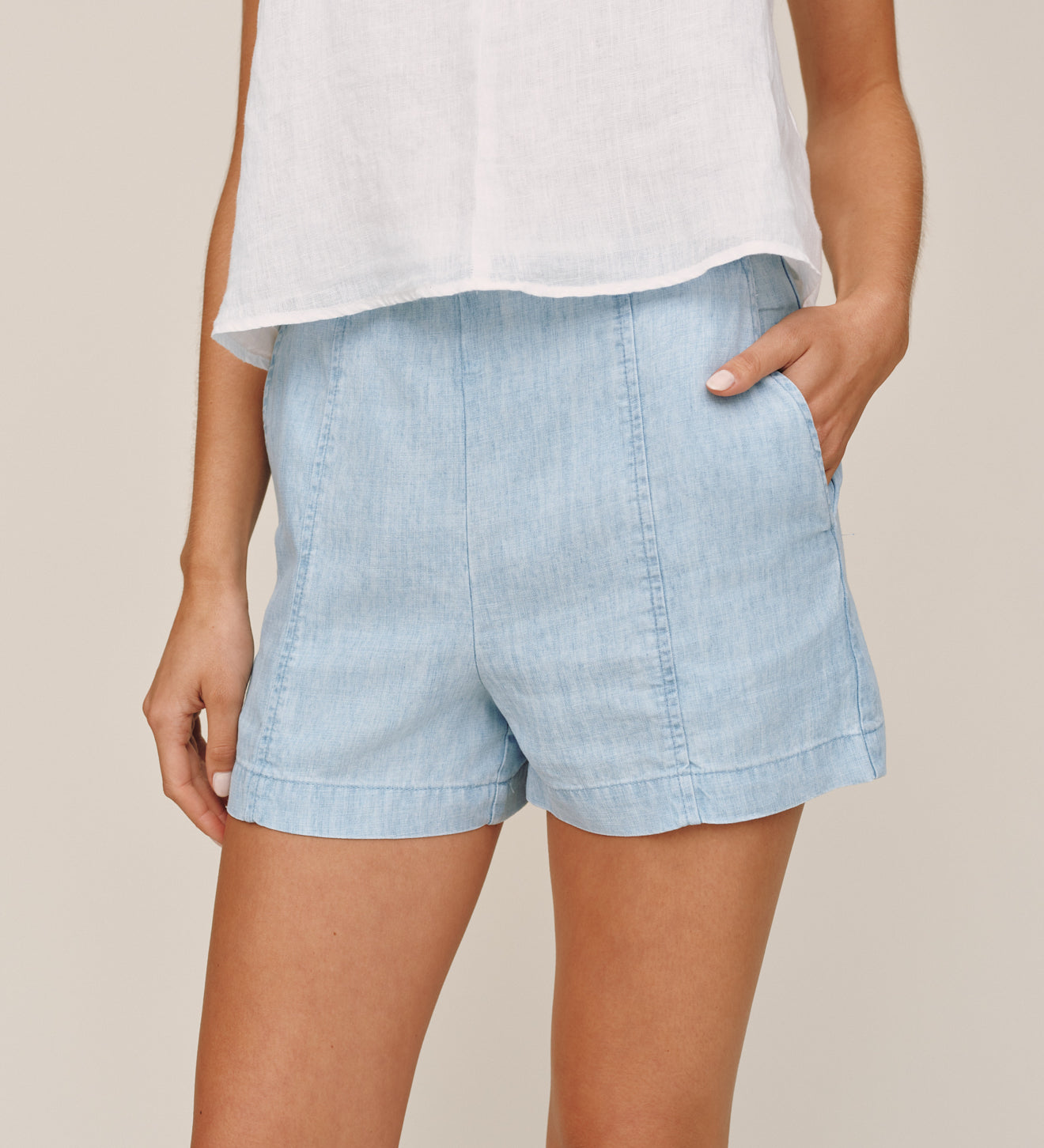B3669-K75-605 - SMOCKED BACK SEAM SHORT