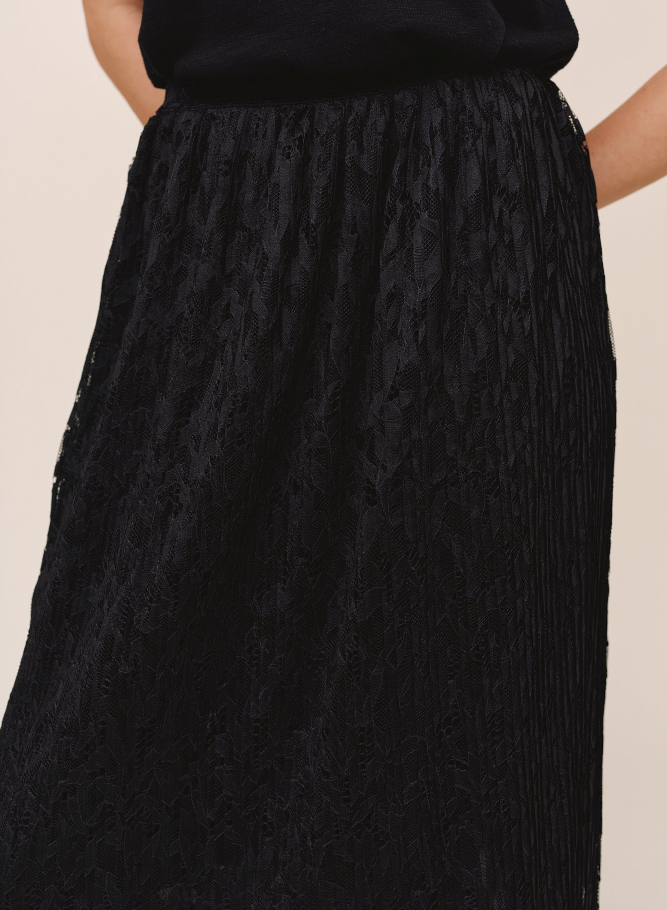 B3763-L87-300 - PLEATED LACE SKIRT W/ VELVET WAISTBAND