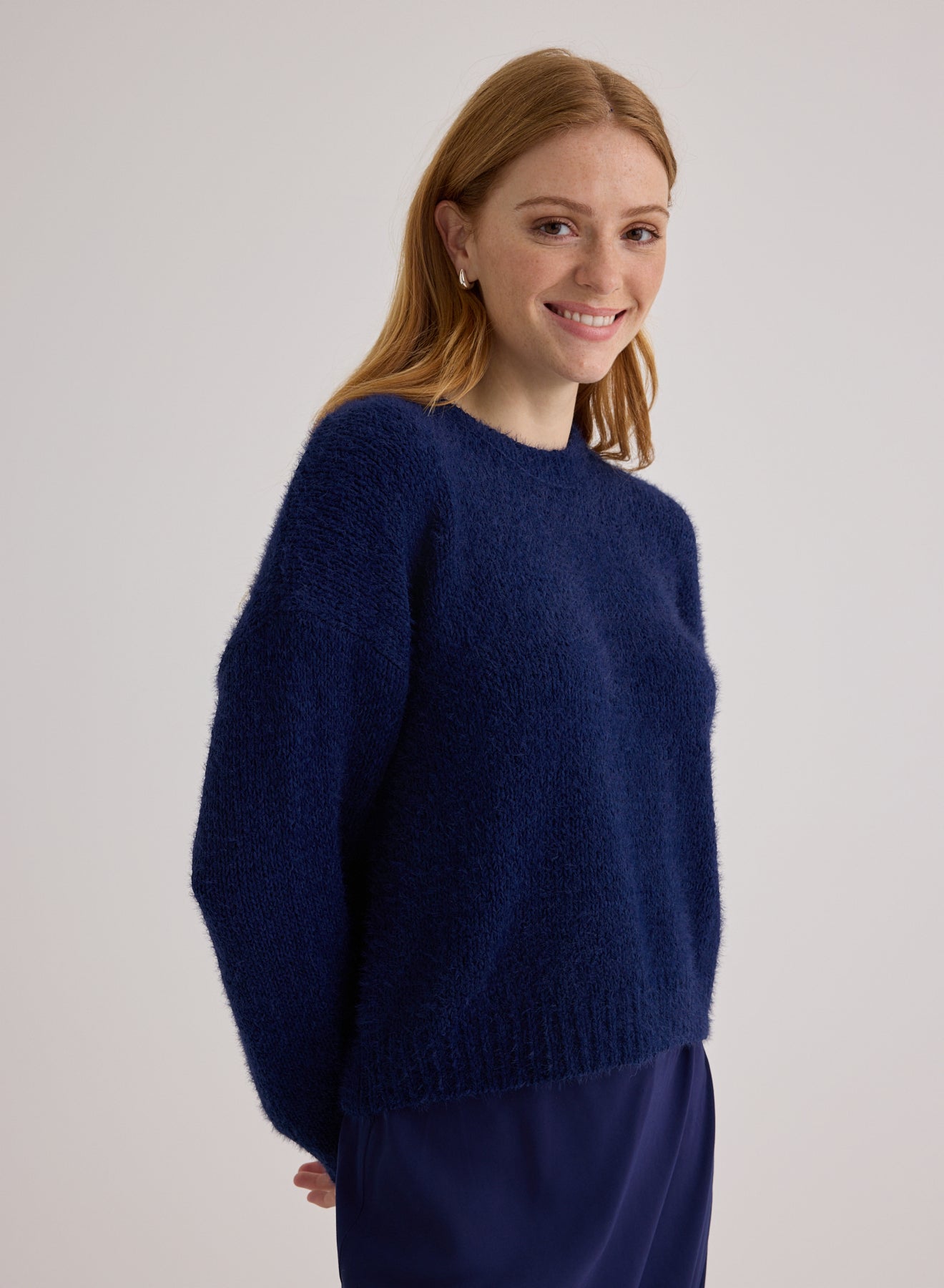 B2001-G82-300 - DROP SHOULDER SWEATER