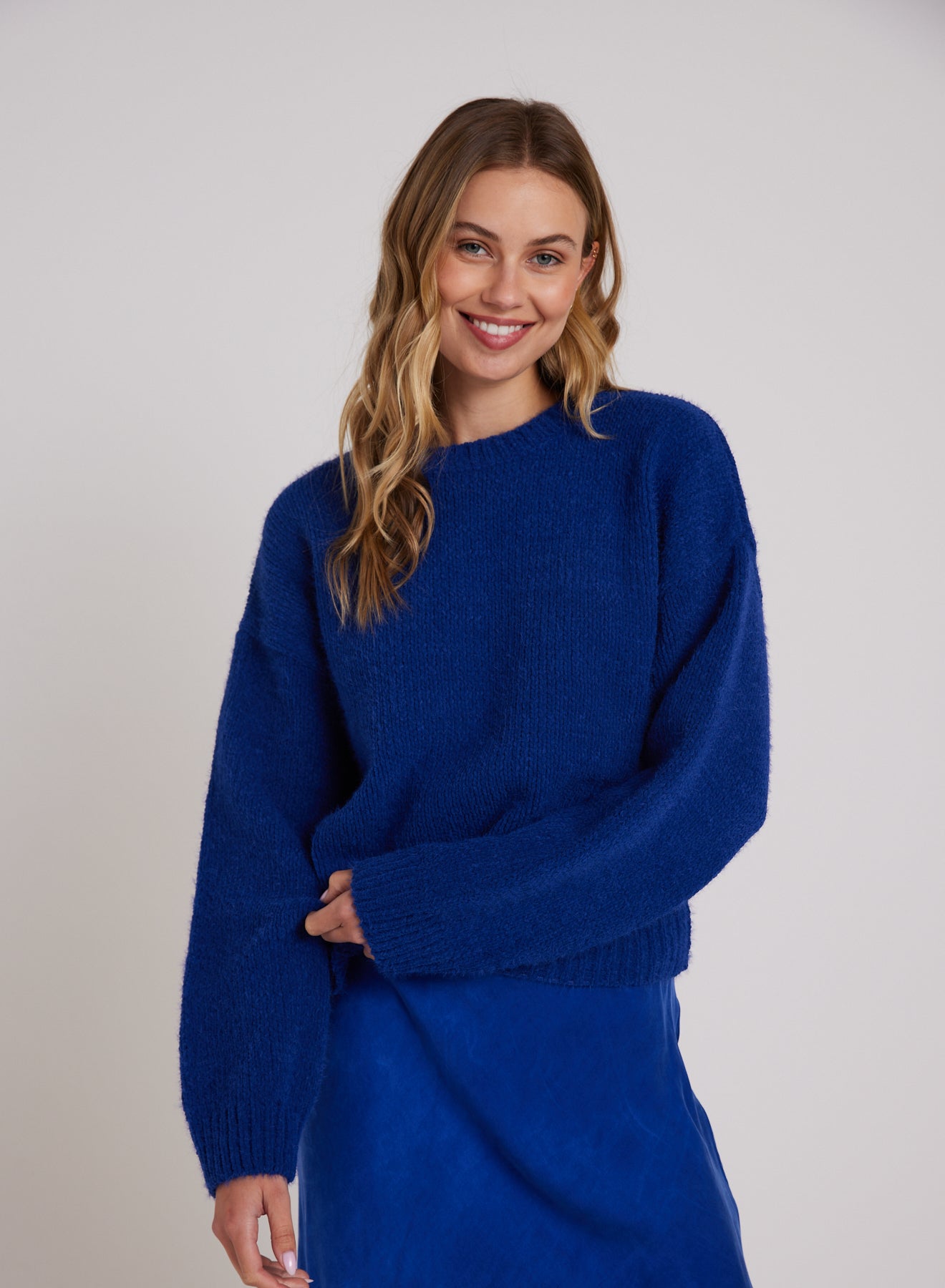 B2001-G82-300 - DROP SHOULDER SWEATER