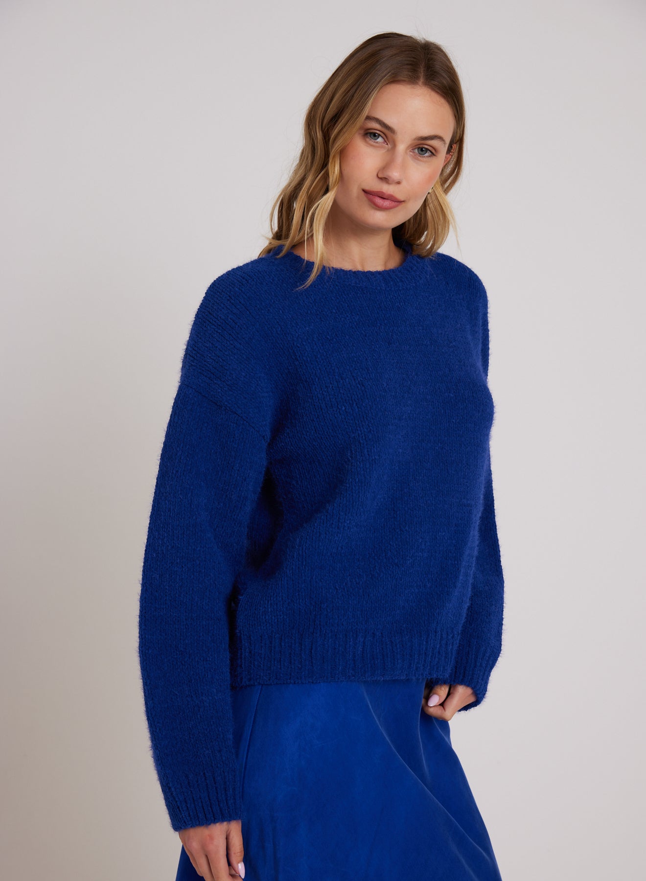 B2001-G82-300 - DROP SHOULDER SWEATER