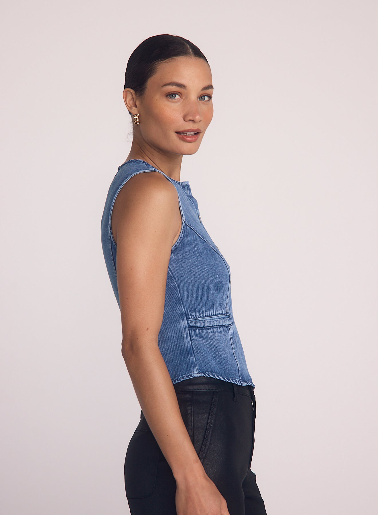 B2546-H89-642 - HIGH NECK FITTED VEST