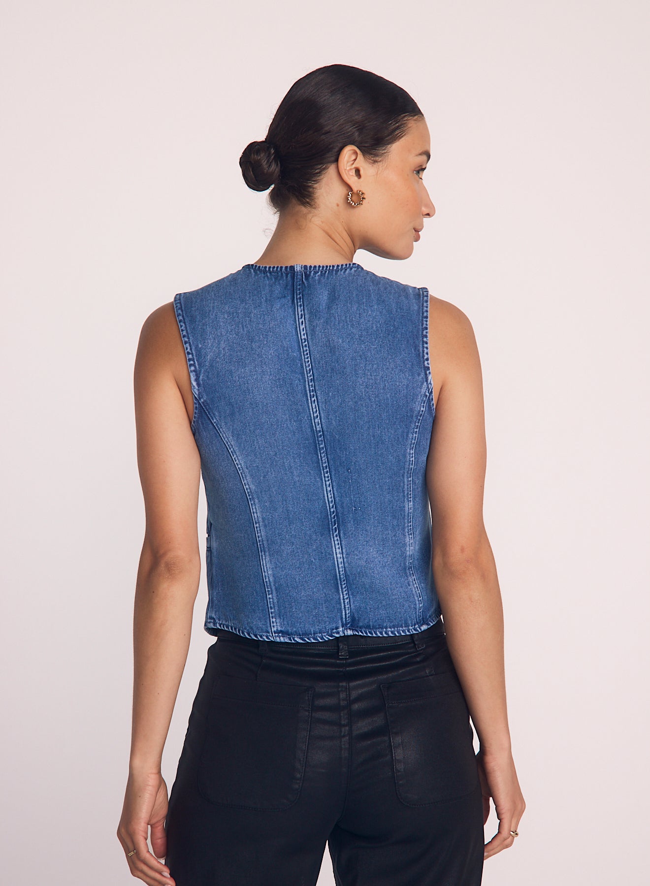 B2546-H89-642 - HIGH NECK FITTED VEST