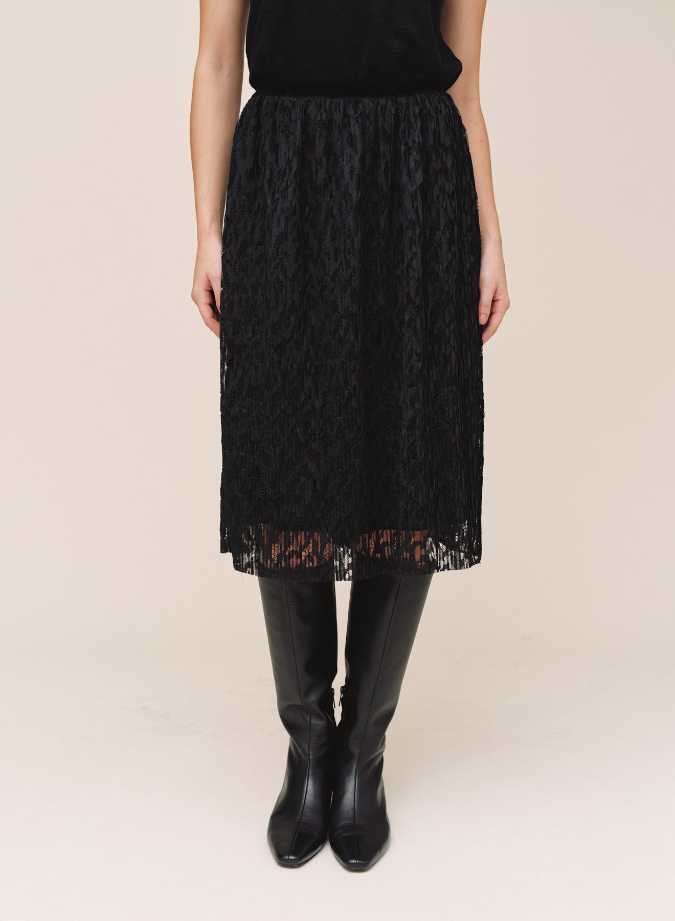 B3763-L87-300 - PLEATED LACE SKIRT W/ VELVET WAISTBAND