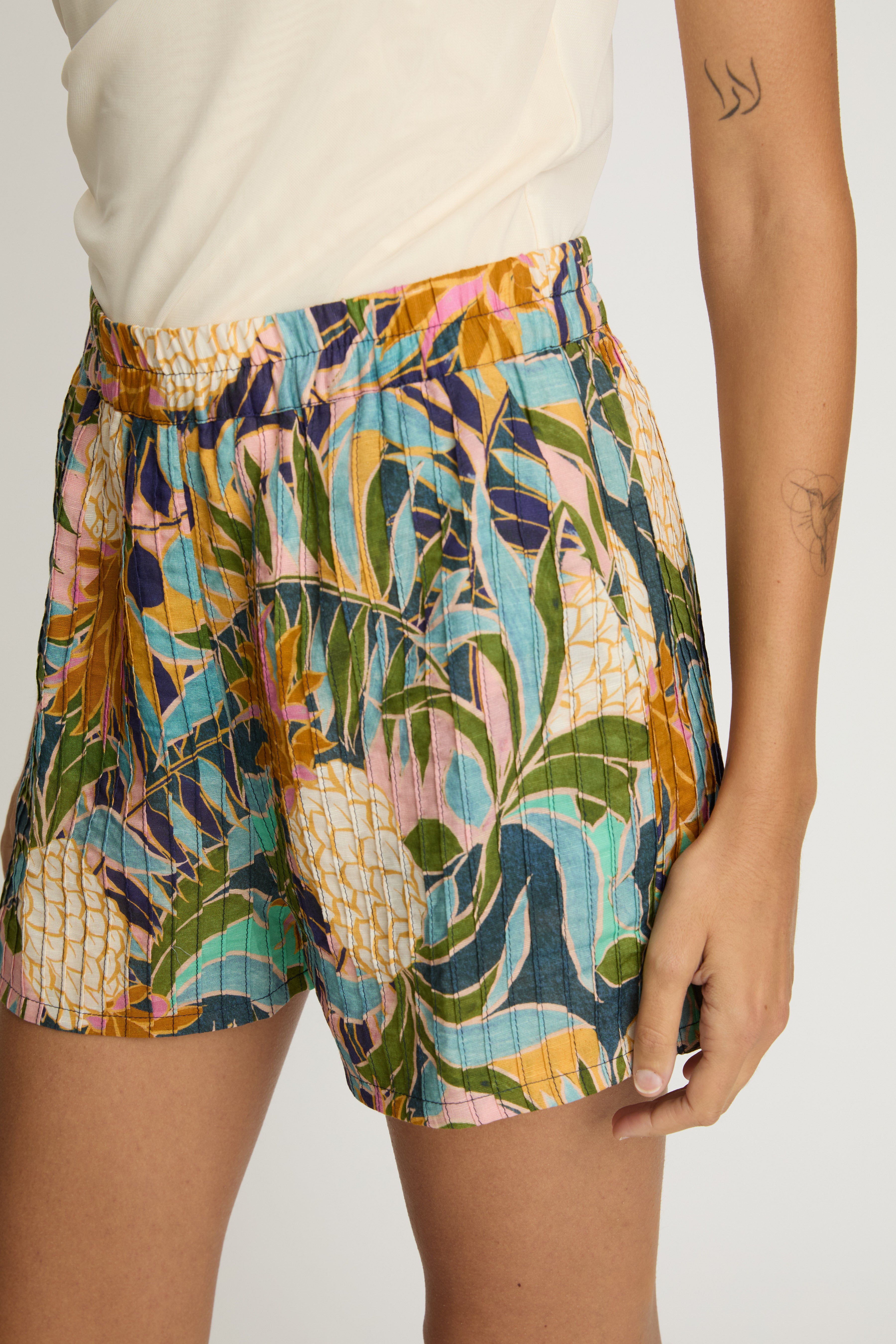 Azra Short in Baroque Pineapple