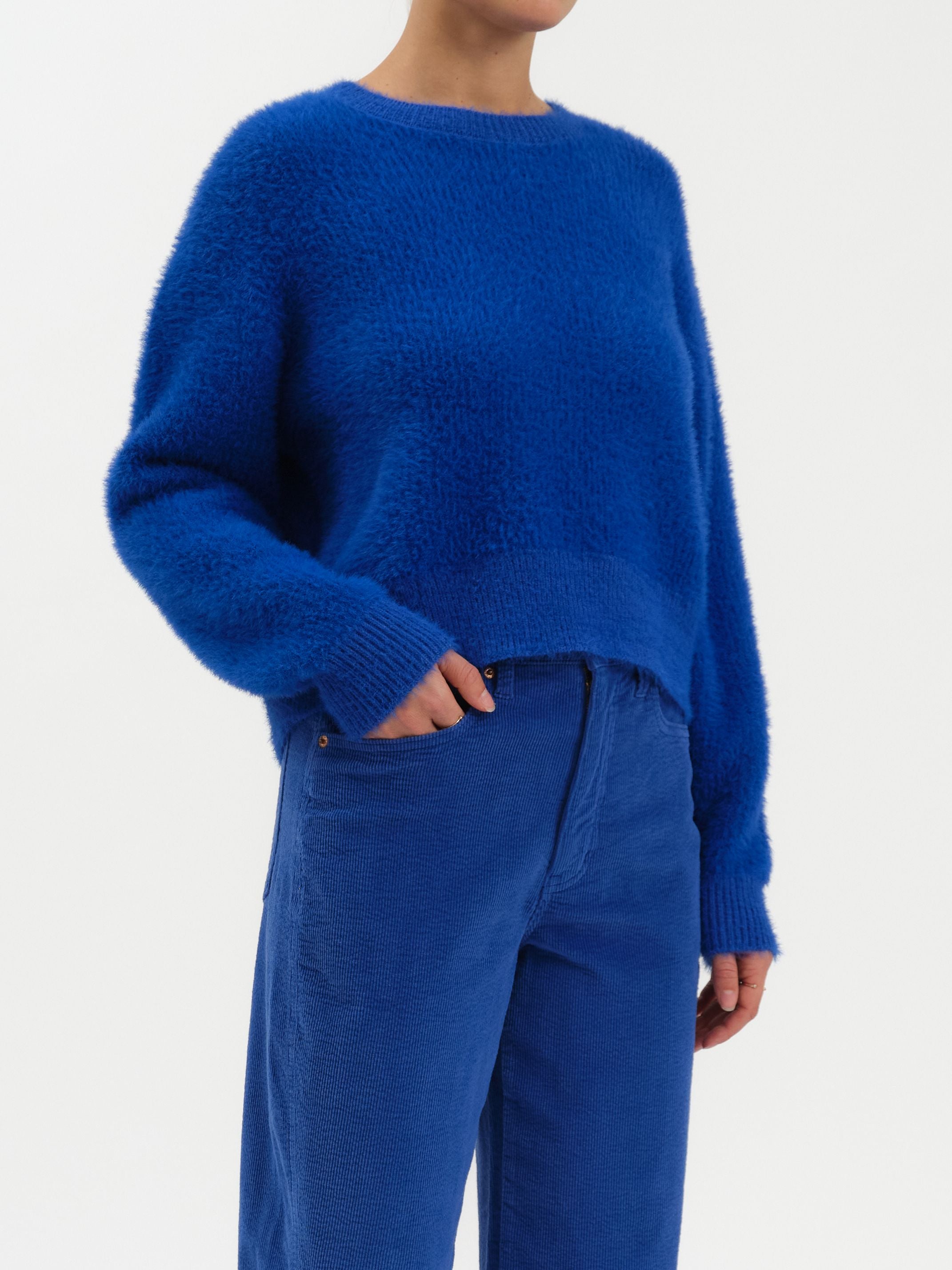 FUZZ CREWNECK EYELASH SWEATER