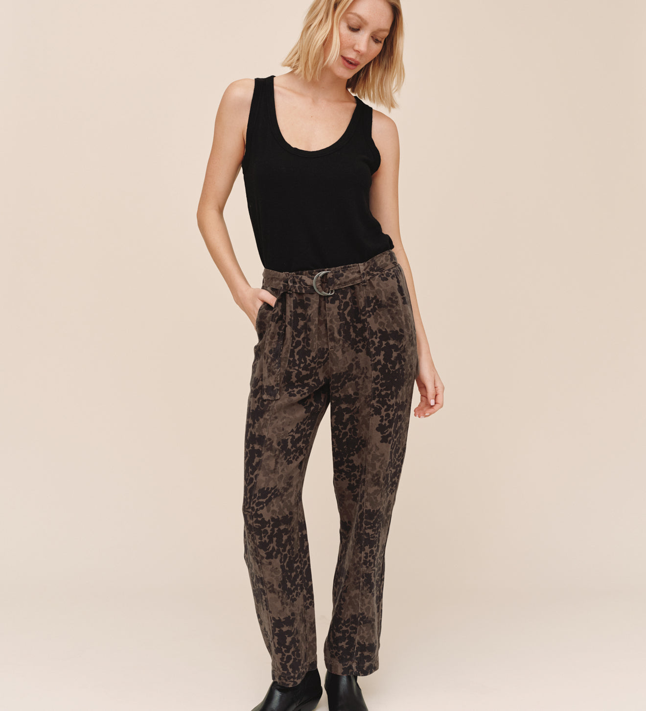 B3736-L90-302 - BELTED SEAM PANT