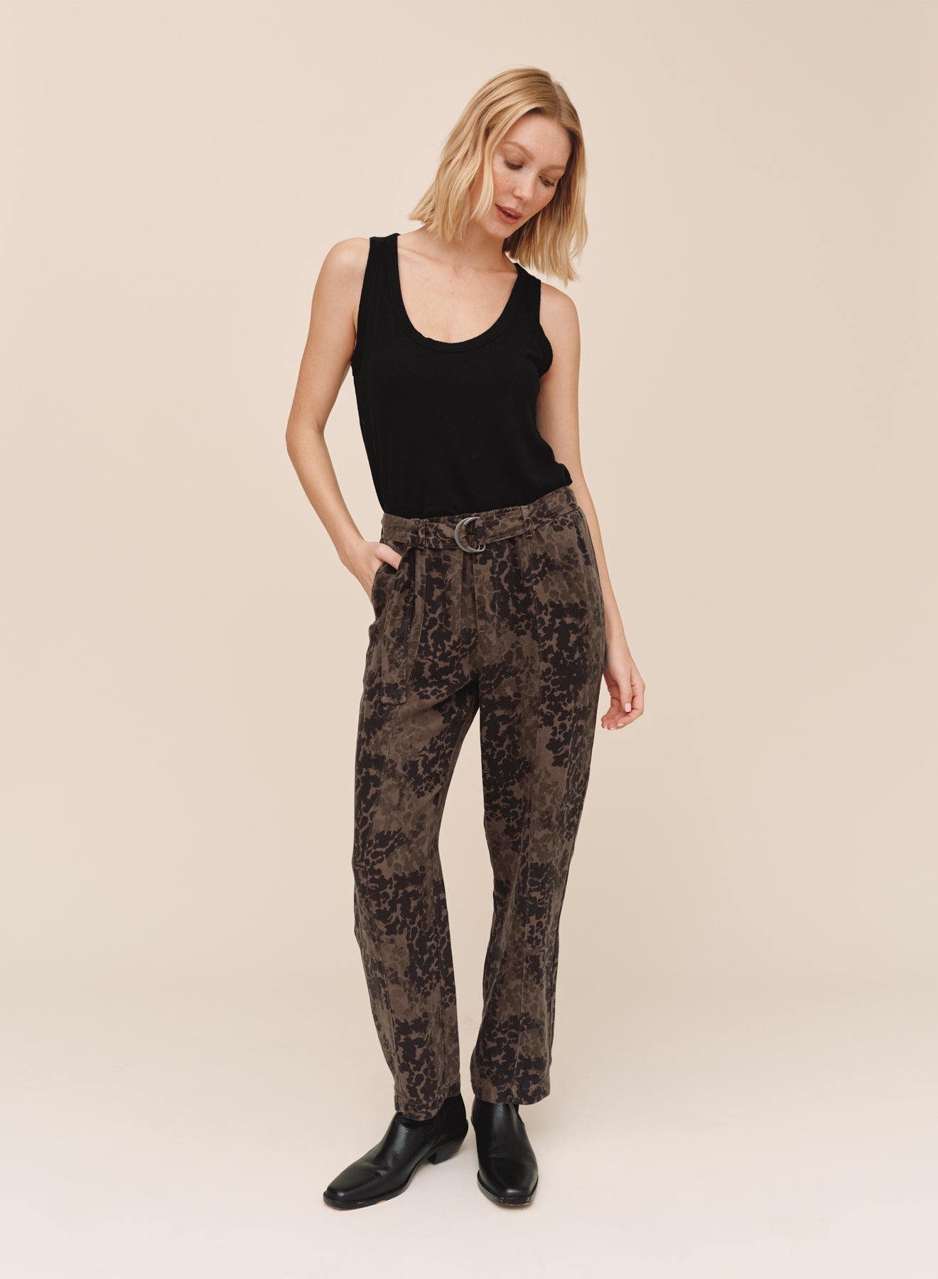 B3736-L90-302 - BELTED SEAM PANT