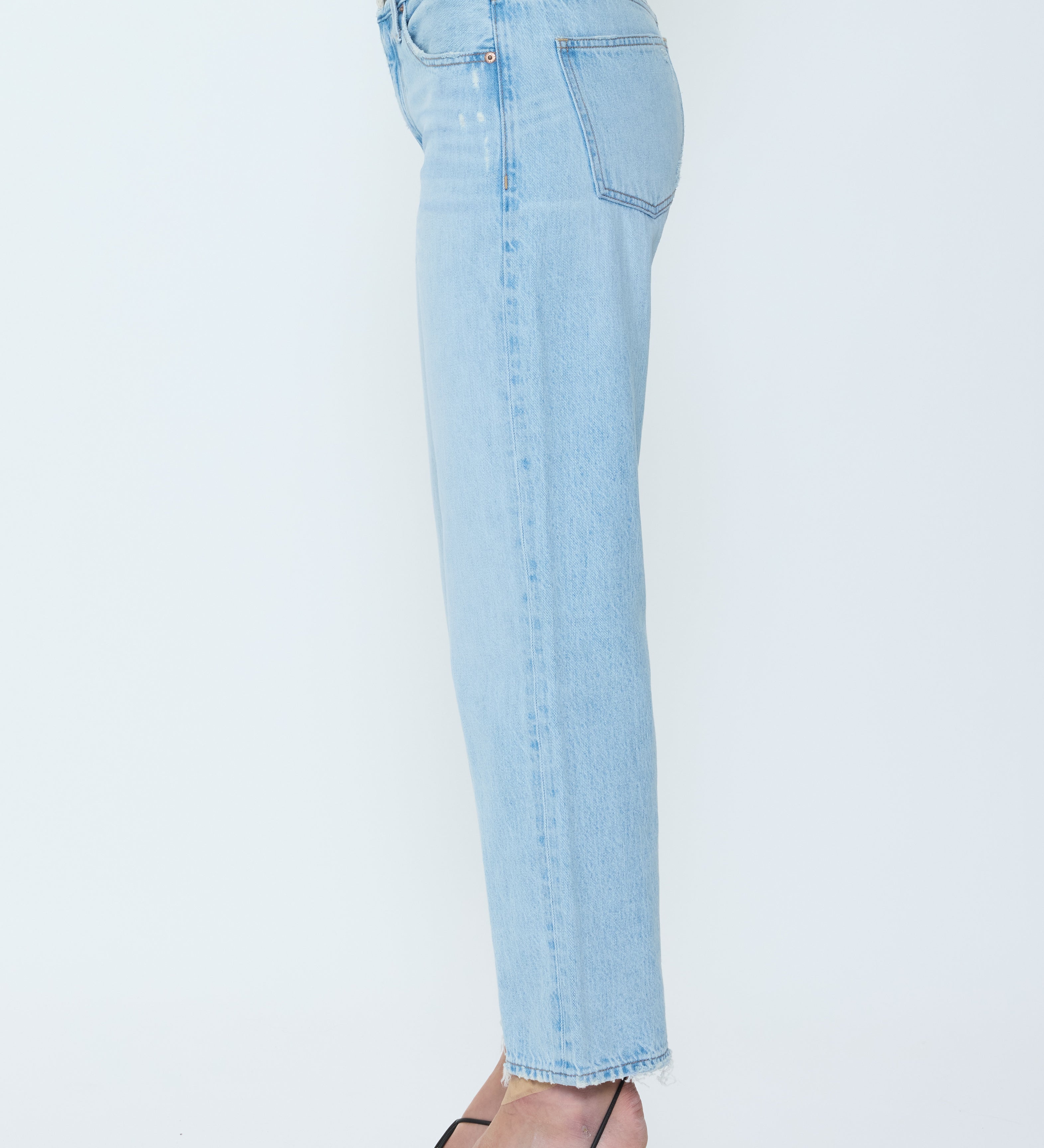 LEXI MID RISE BOWED STRAIGHT