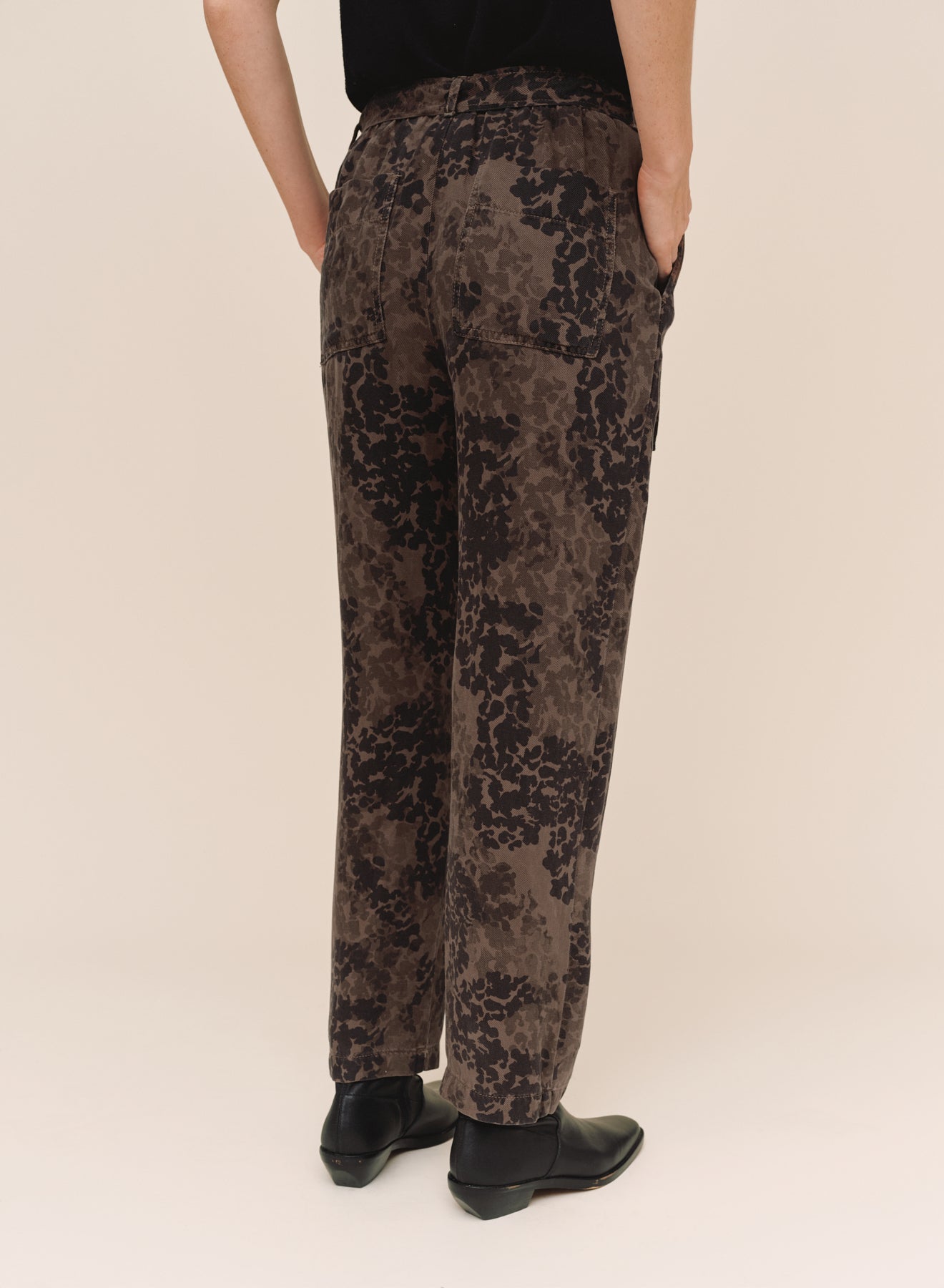 B3736-L90-302 - BELTED SEAM PANT