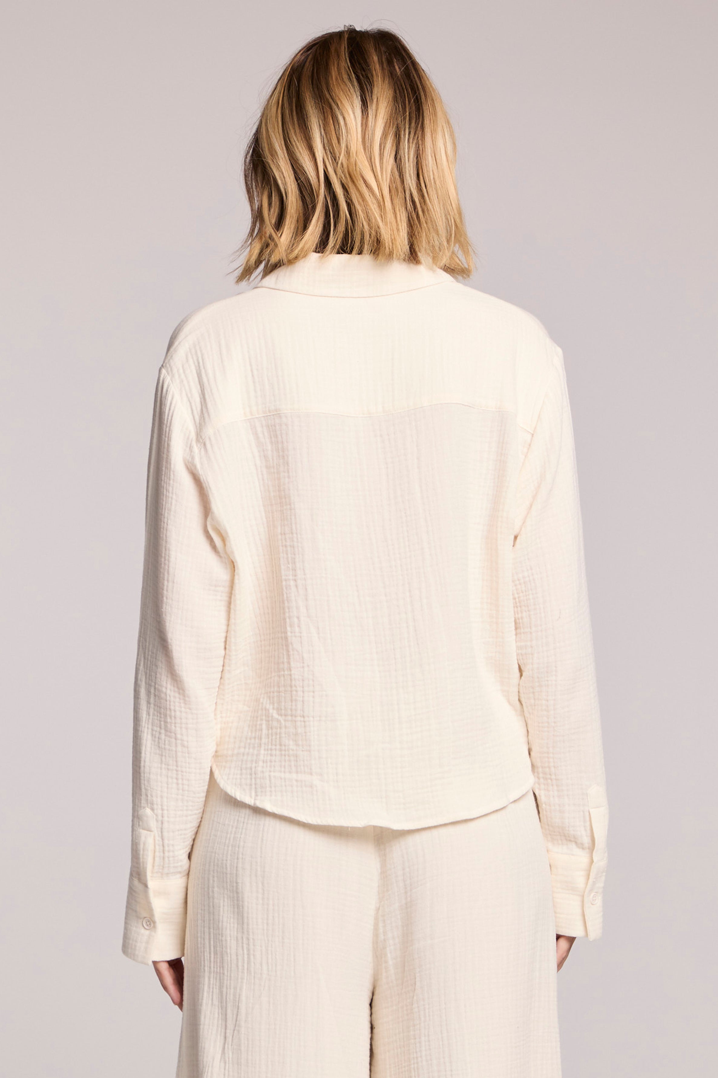 PASO CROP BUTTON UP