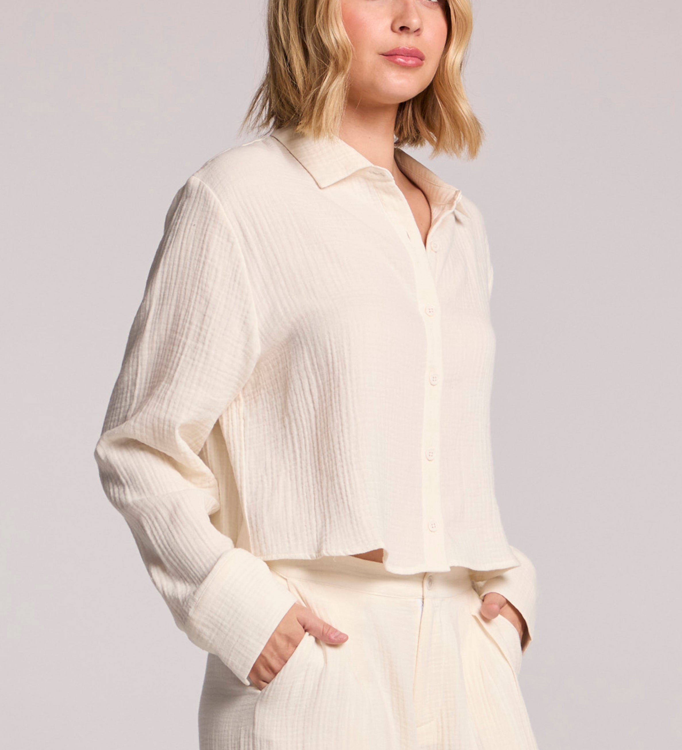 PASO CROP BUTTON UP
