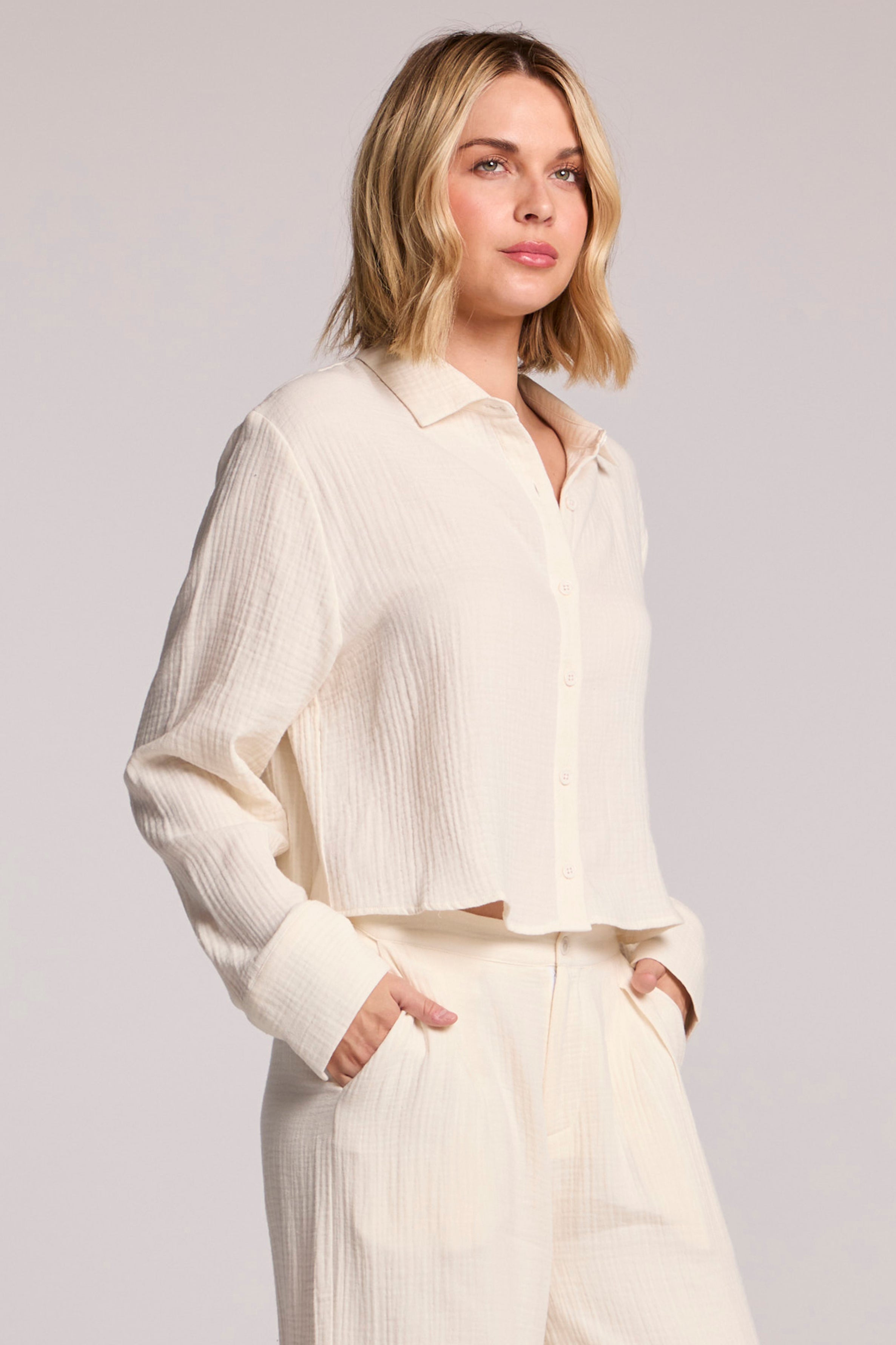PASO CROP BUTTON UP