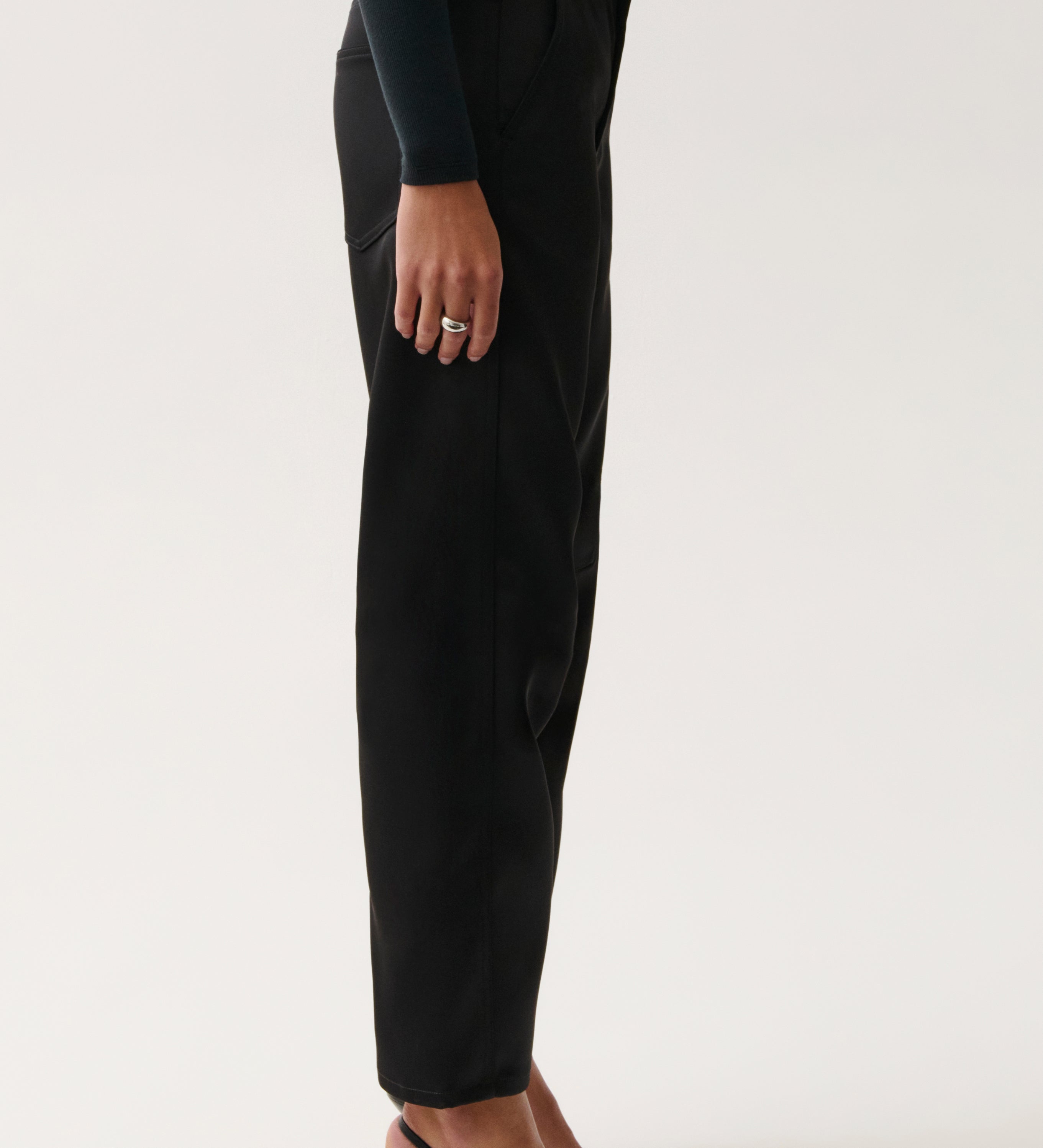 BEAU SATEEN SEAMED CRESCENT LEG