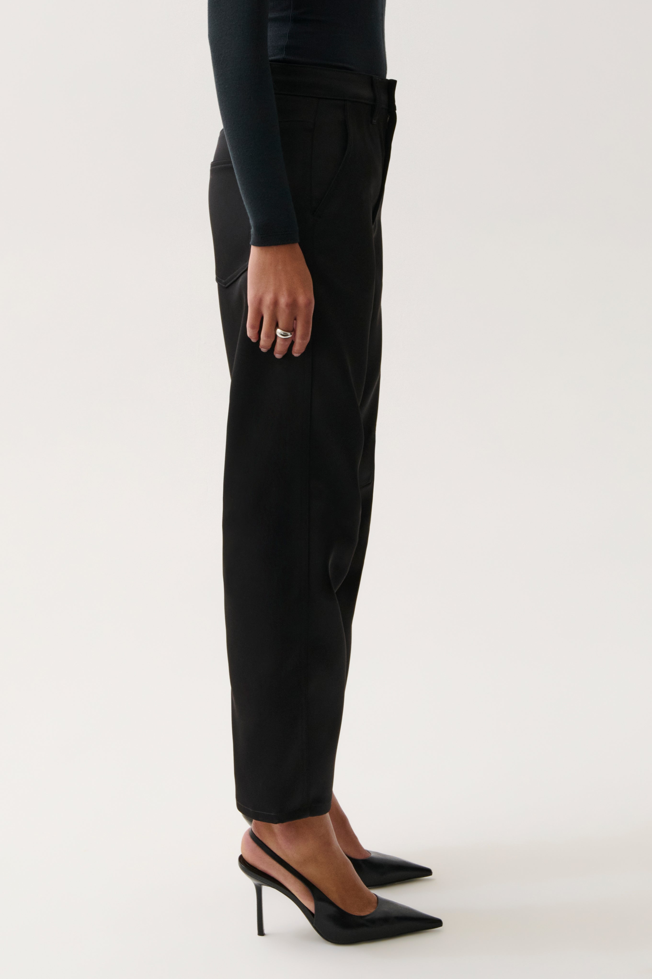 BEAU SATEEN SEAMED CRESCENT LEG