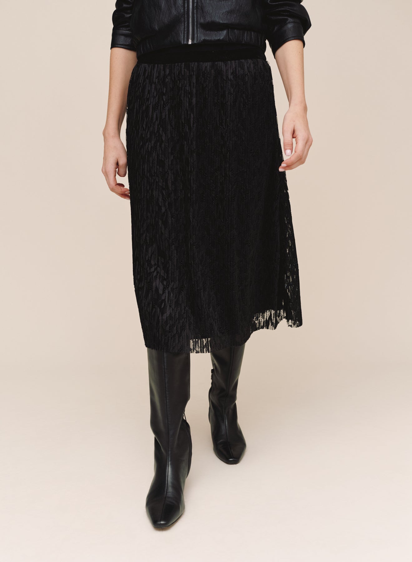B3763-L87-300 - PLEATED LACE SKIRT W/ VELVET WAISTBAND