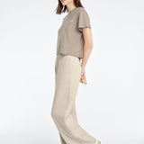 THE CROPPED SIGNATURE CHEST LOGO TEE in Soft Taupe