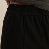 THE EASE PANT in Black