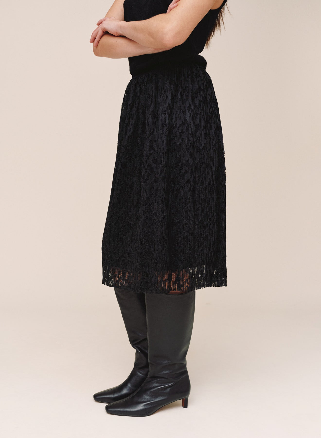 B3763-L87-300 - PLEATED LACE SKIRT W/ VELVET WAISTBAND
