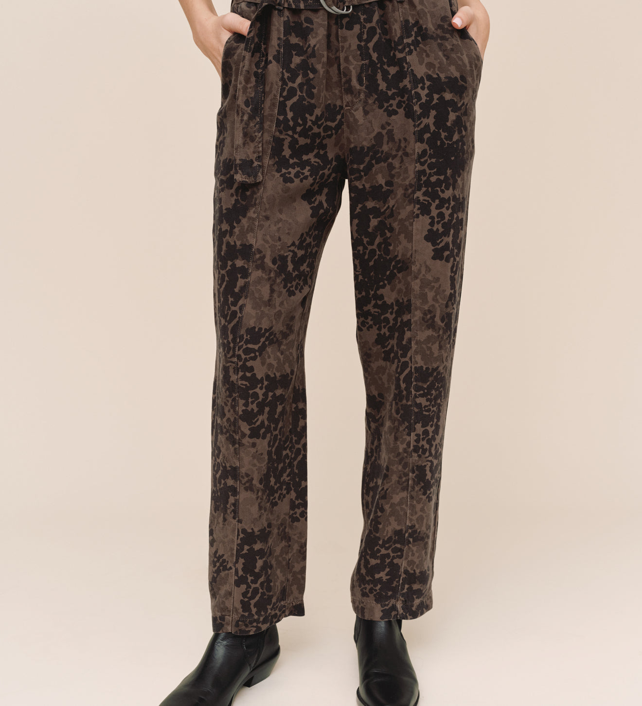 B3736-L90-302 - BELTED SEAM PANT