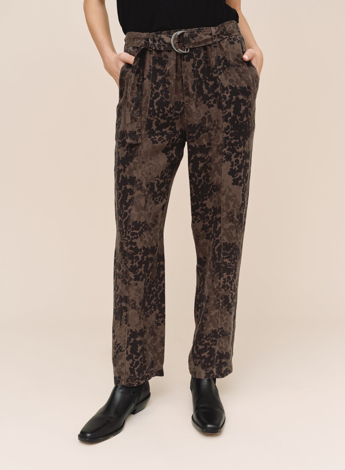 B3736-L90-302 - BELTED SEAM PANT