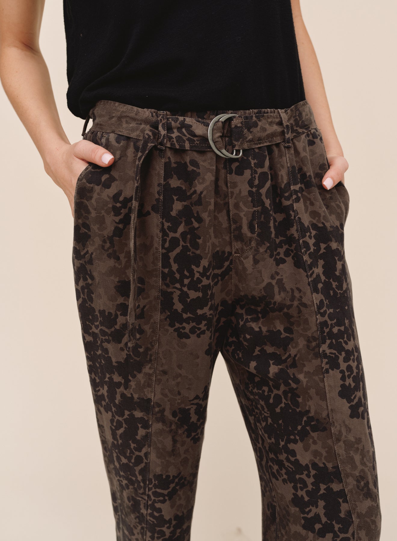 B3736-L90-302 - BELTED SEAM PANT