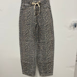 LEOPARD PRINT SLIGHT BARREL WITH DRAWSTRING