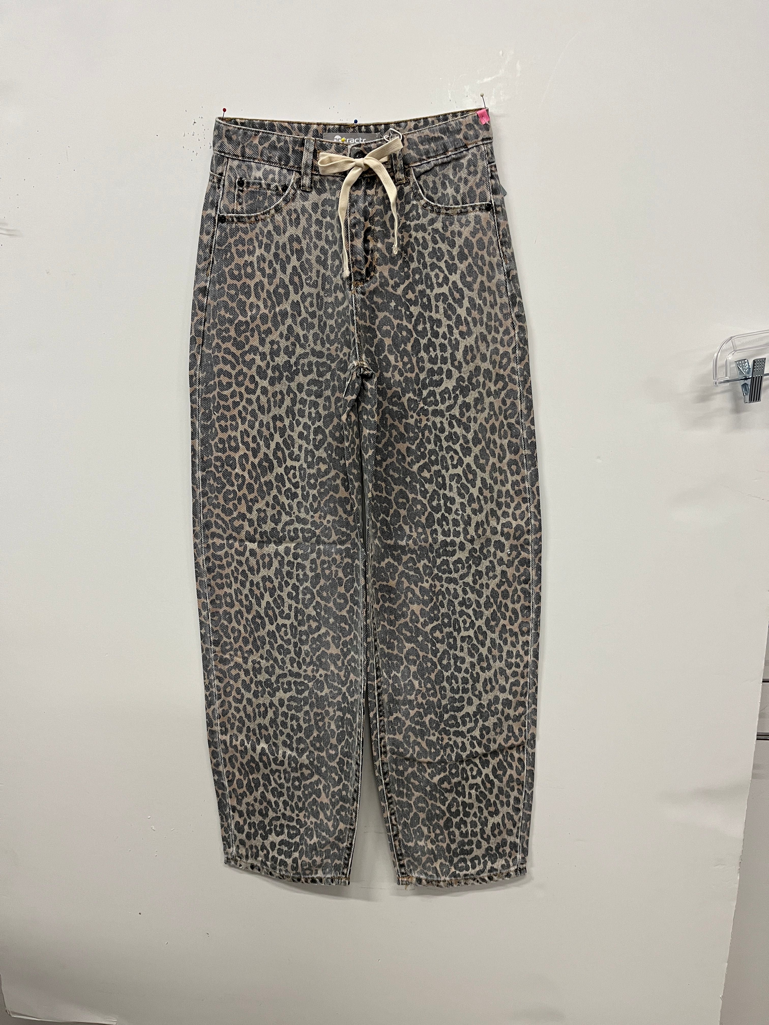 LEOPARD PRINT SLIGHT BARREL WITH DRAWSTRING